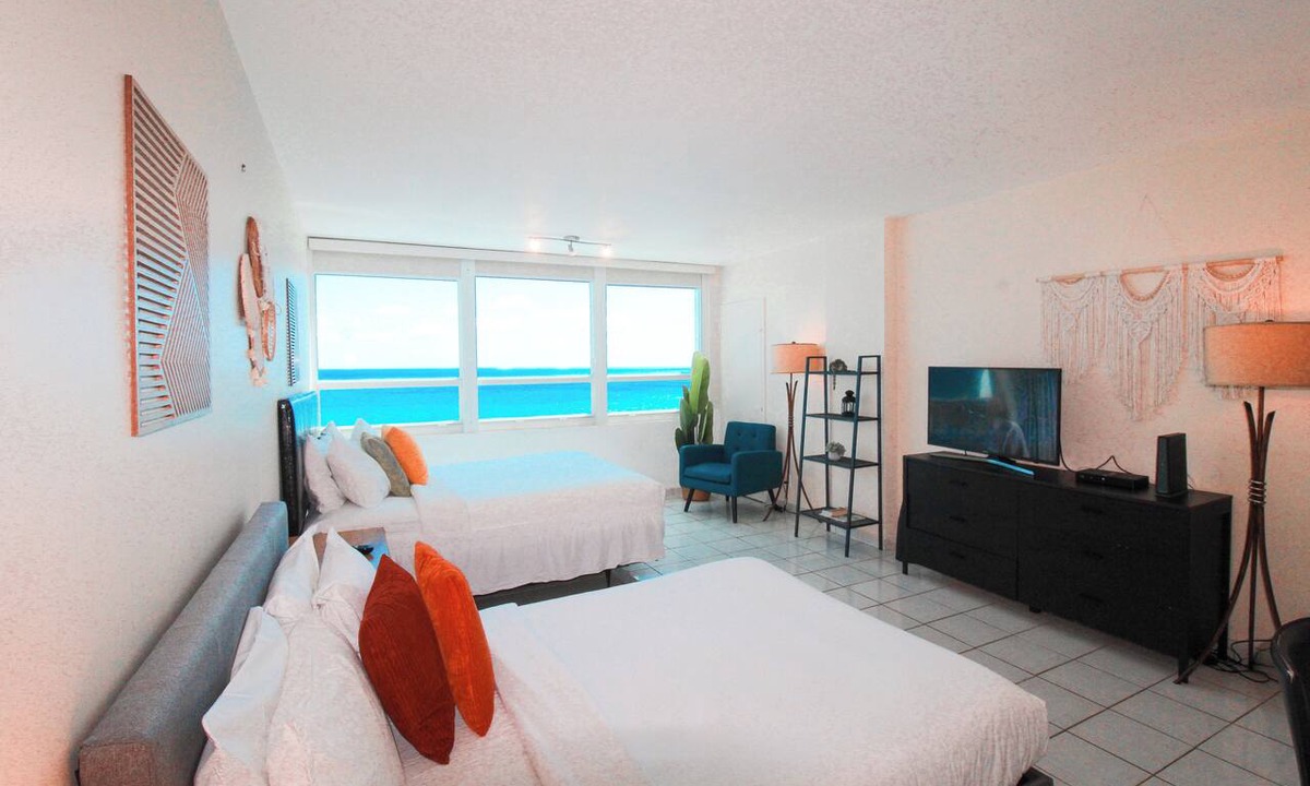 Mid Beach Condo | Castle 1733 Oceanfront Studio with pool, beach access, free parking, gym, tennis and more!
