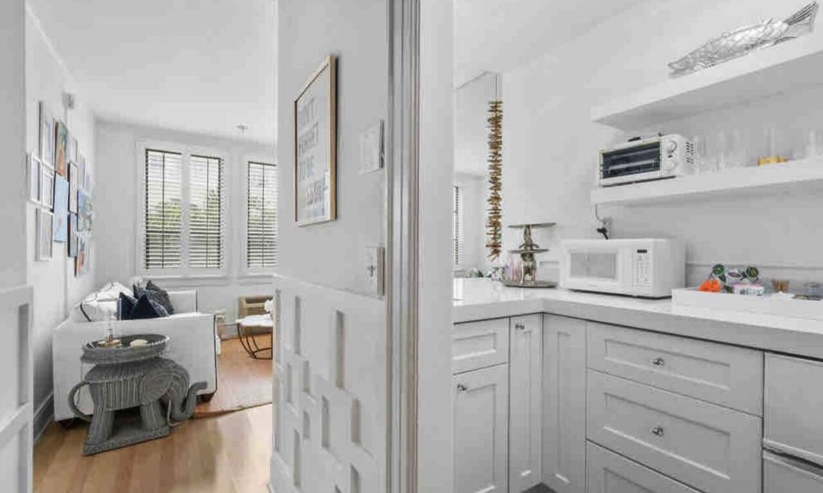 Palm Beach Apartment | center PalmBch/1BR King/poolview/free parking/private Wi-Fi/walkable