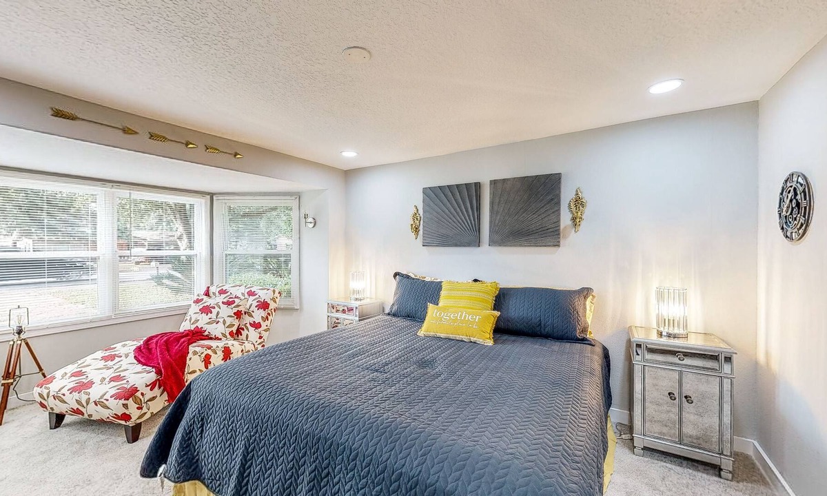 Pensacola Heights House | Central Home with Large Yard, Full Kitchen, Private Washer/Dryer & Smart TVs