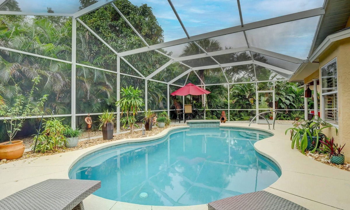 Central Naples House | Centrally Located Pool Home in Naples