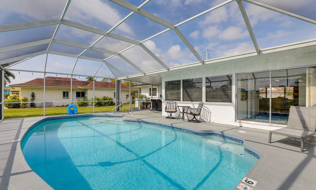 Whitfield House | Centrally Located Sarasota Home w/Heated Pool!