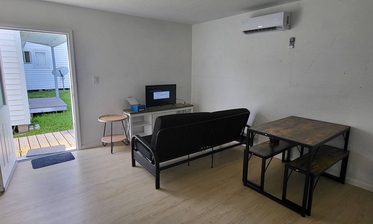 Panama City Apartment | Charming 1-bedroom bungalow oasis Panama City with AC, WiFi