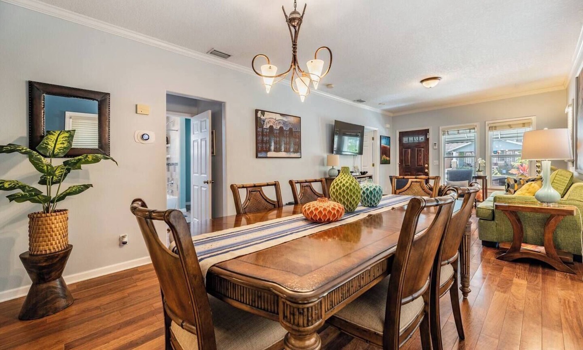 South Seminole Heights House | Charming 2-bedroom 2-bath bungalow in wonderful Tampa