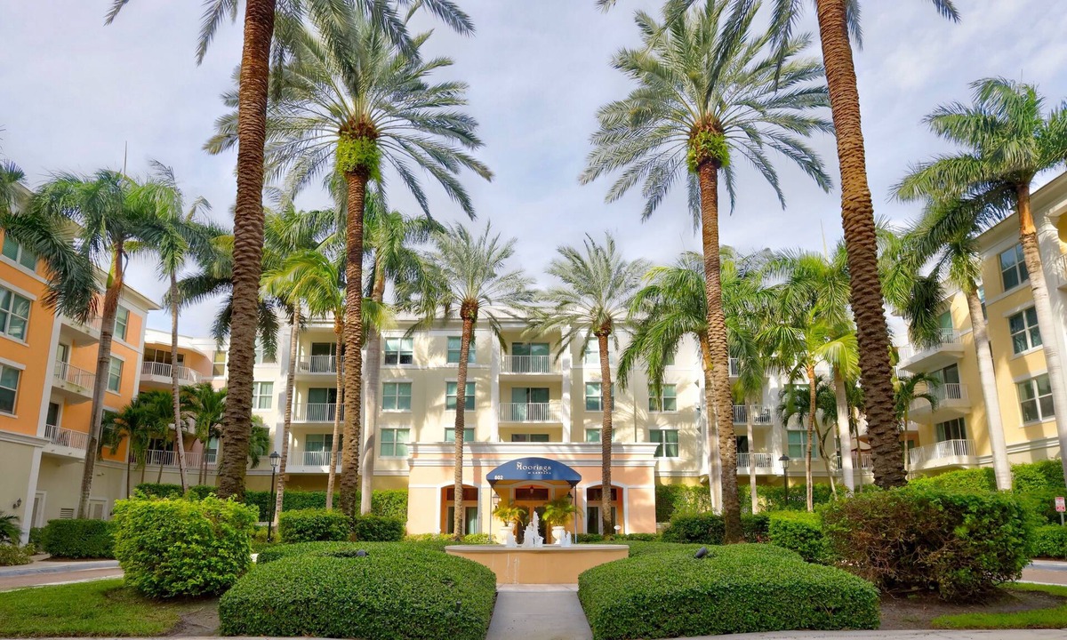 East Ocean Ave Apartment | Charming 2-bedroom apartment with AC, fitness room in brilliant Lantana