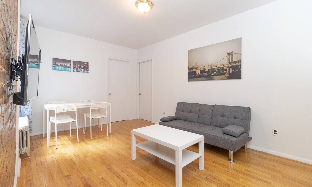 Upper East Side Apartment | Charming 2 BR on Upper East Side