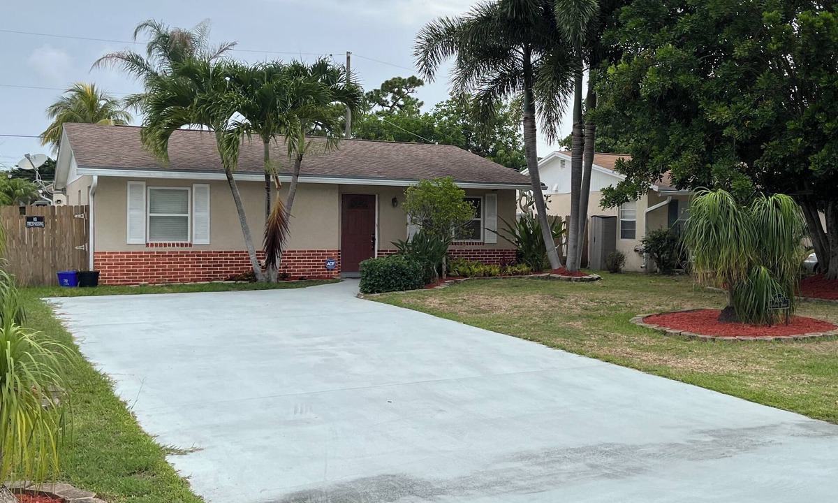 Eastview Manor House | CHARMING 3/2 house close to everything