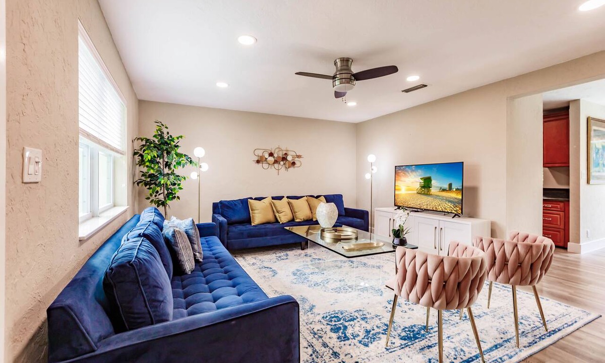 Lake Park House | Charming 3-bedroom house in West Palm Beach with AC, WiFi