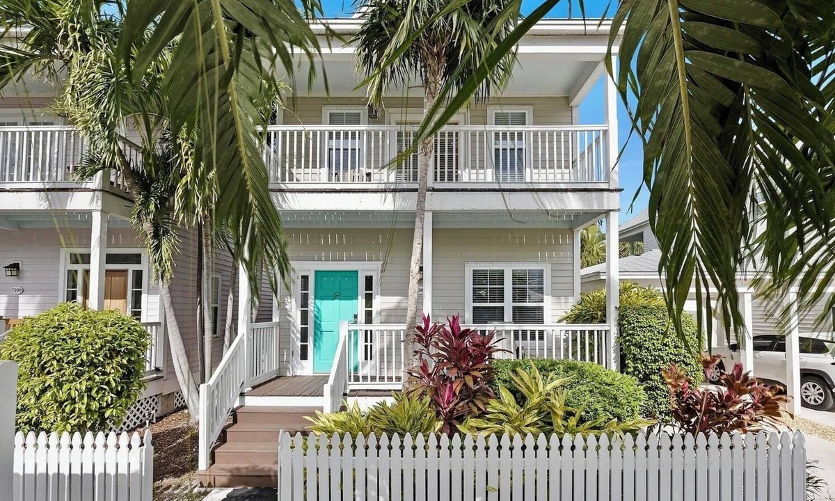 Marathon House | Charming 3-bedroom house featuring a heated private pool.