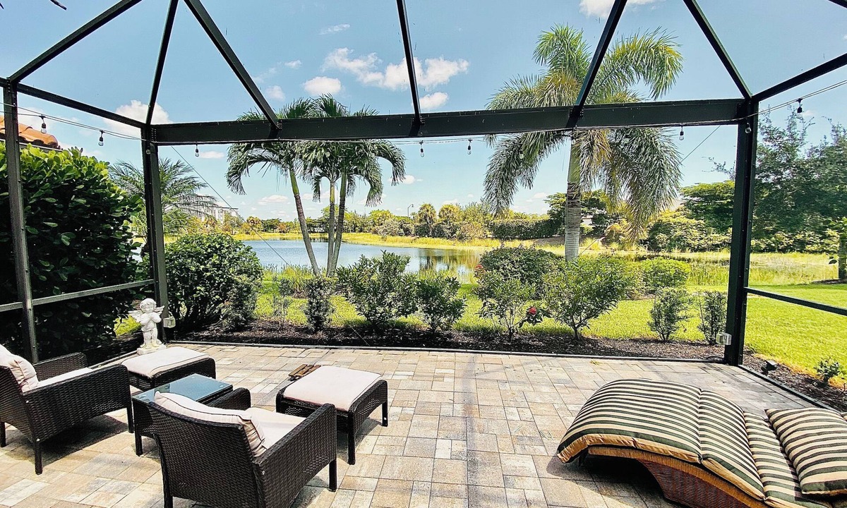 Naples House | Charming 3-bedroom House with Resort Style Amenities in Naples