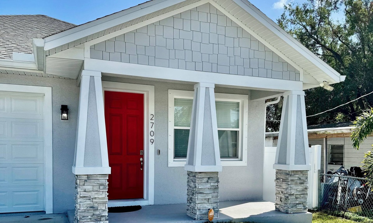 East Tampa House | charming 3-bedroom house in Downtown Tampa and Ybor City with WiFi, AC.