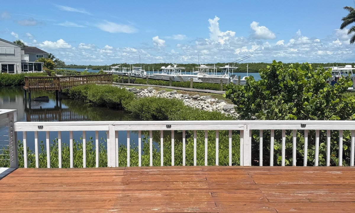 Fort Pierce Shores House | Charming 3-bedroom townhome with a river view and a 40 boat slip in Fort Pierce