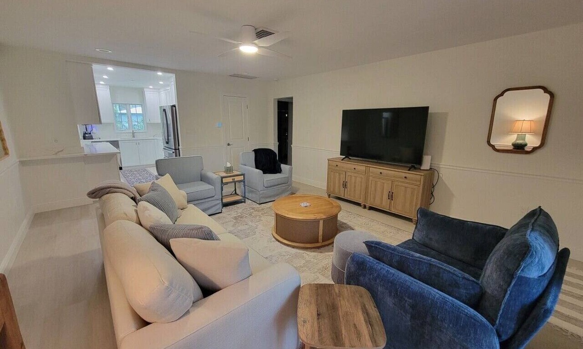 Saint Armands Key House | Charming 3BR St. Armands Retreat | Steps to Beach & Dining