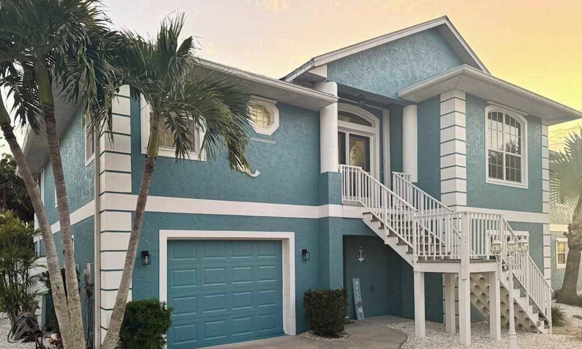 Englewood House | Charming beachside duplex steps to the Gulf with bikes and coastal views