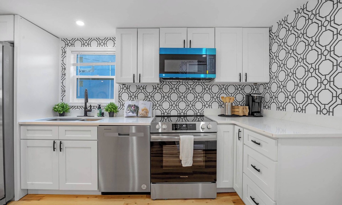 Lake Fairview House | Charming City Nest!