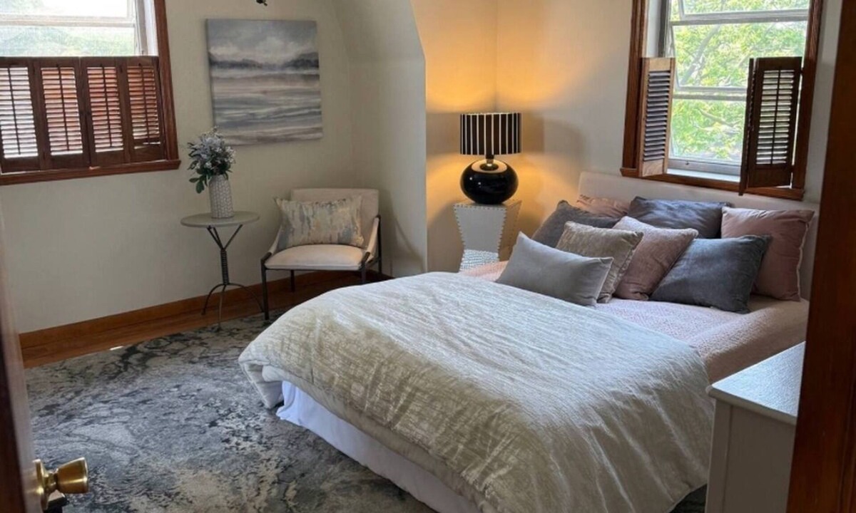 Belleville House | Charming Designer 3BR/2Bath + MetLife + NYC