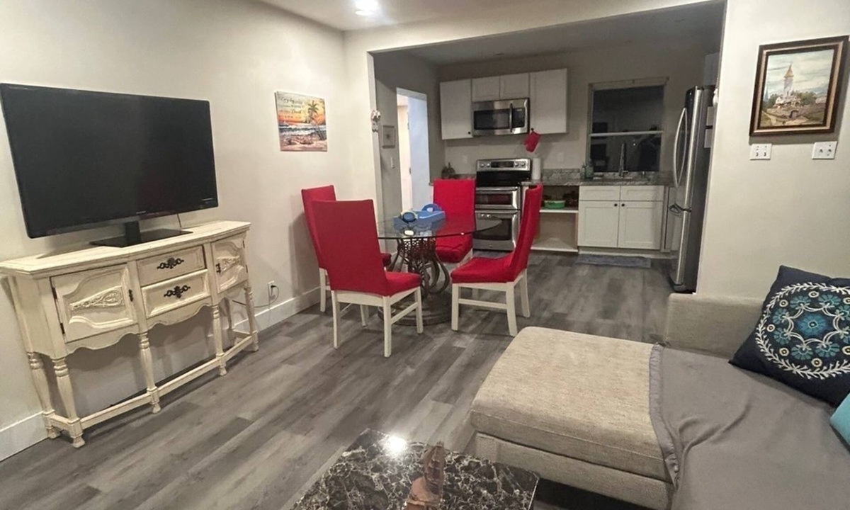 New Smyrna Beach Cottage | Charming Island Cottage - Pet Friendly