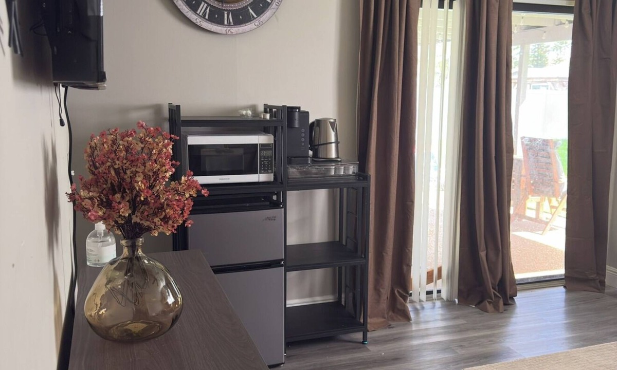 Margate Apartment | Charming room in Margate with private entrance.