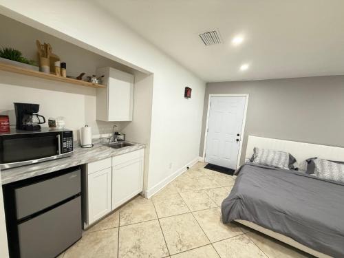Port Saint Lucie House | Charming room with Private Entrance in Desirable Area of Port Saint Lucie