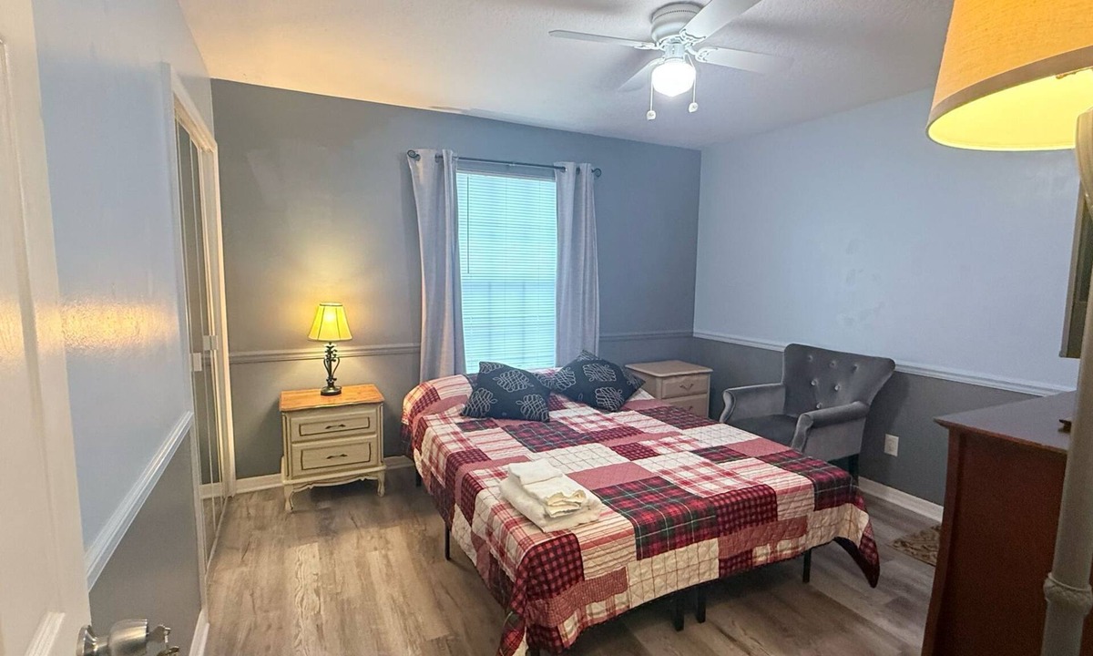 Port Malabar Bed & Breakfast | Charming Room with WiFi and AC in Palm Bay