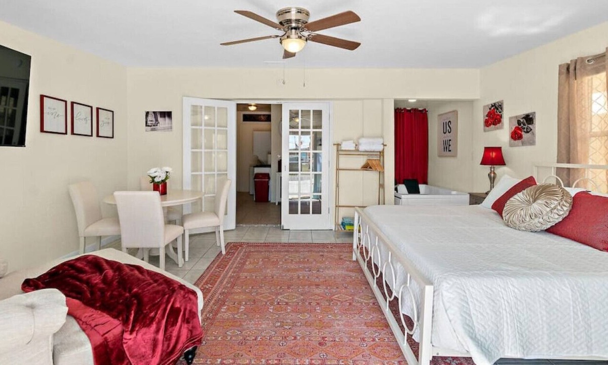 South Patrick Shores Apartment | Charming Studio - Two Person Jet Tub - Walk to the Beach