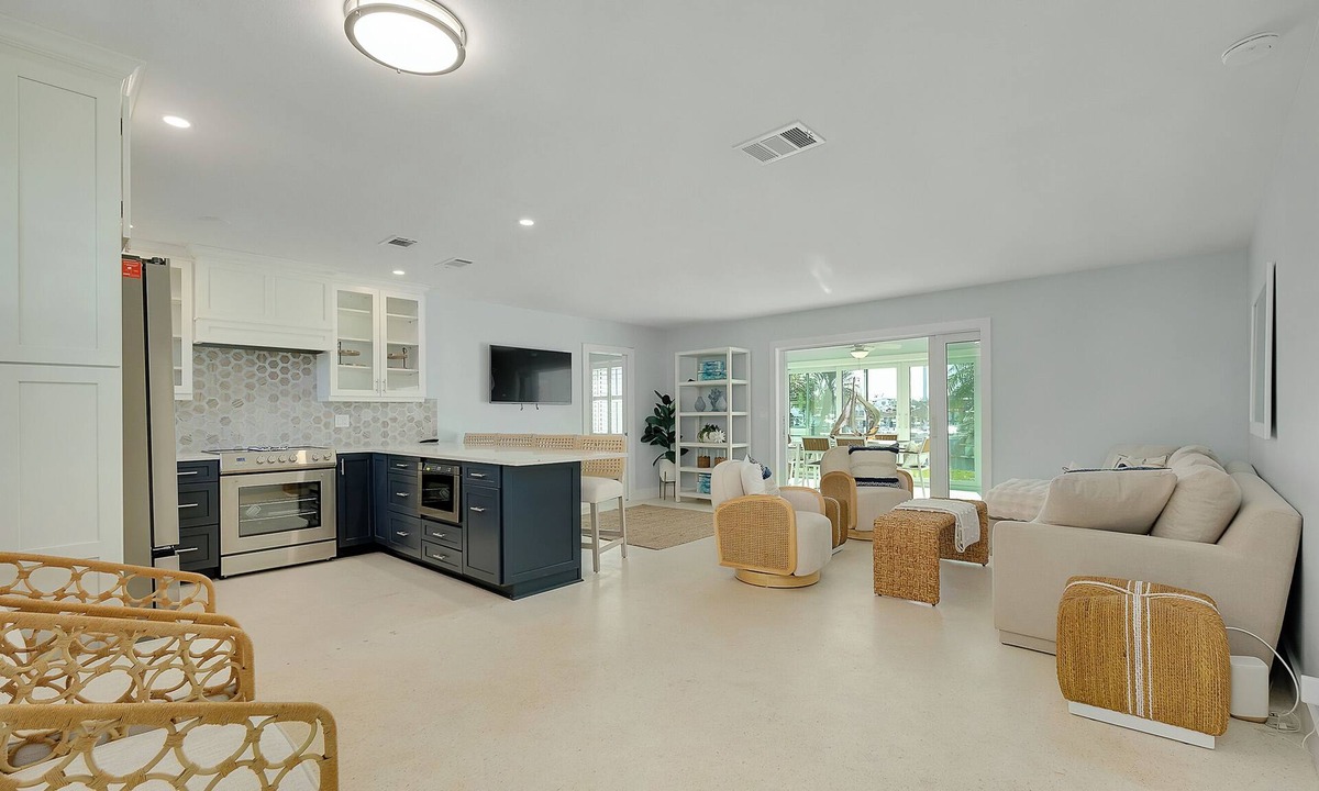 Venice Villa | Charming Venice Island Condo