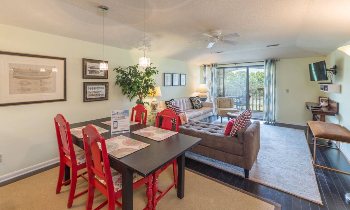 Saint Helena Island Villa | Charming villa with marsh views and wifi; 100 ft to beach