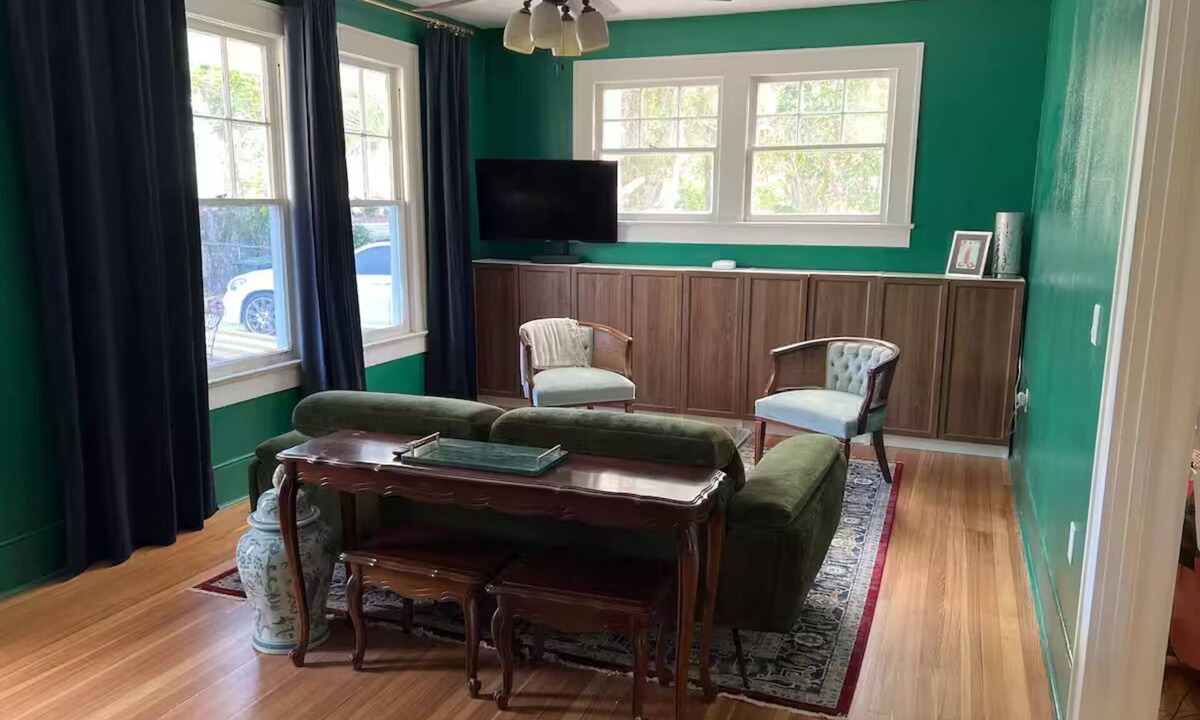 Ridge Wood Heights Cottage | Charming Vintage Gem in Sarasota
