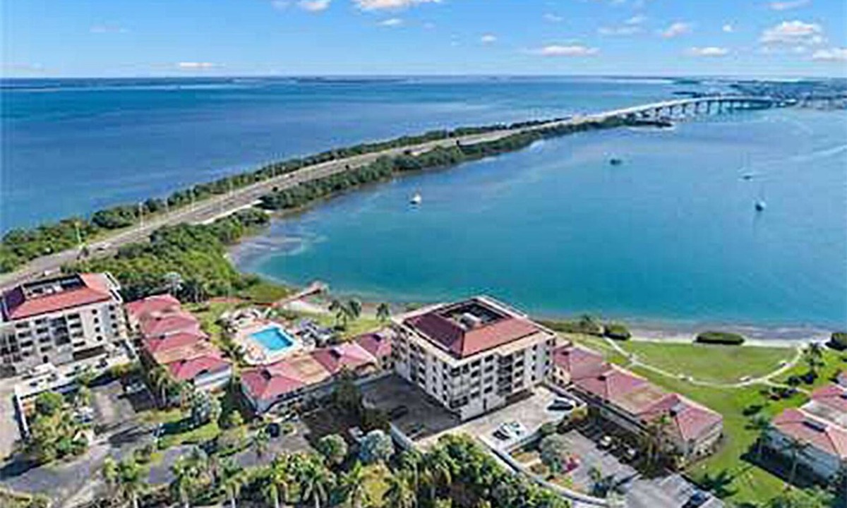 Palma del Mar Condo | Charming waterfront condo in exclusive Isla Del Sol, St. Pete- 2-bed 2-bath