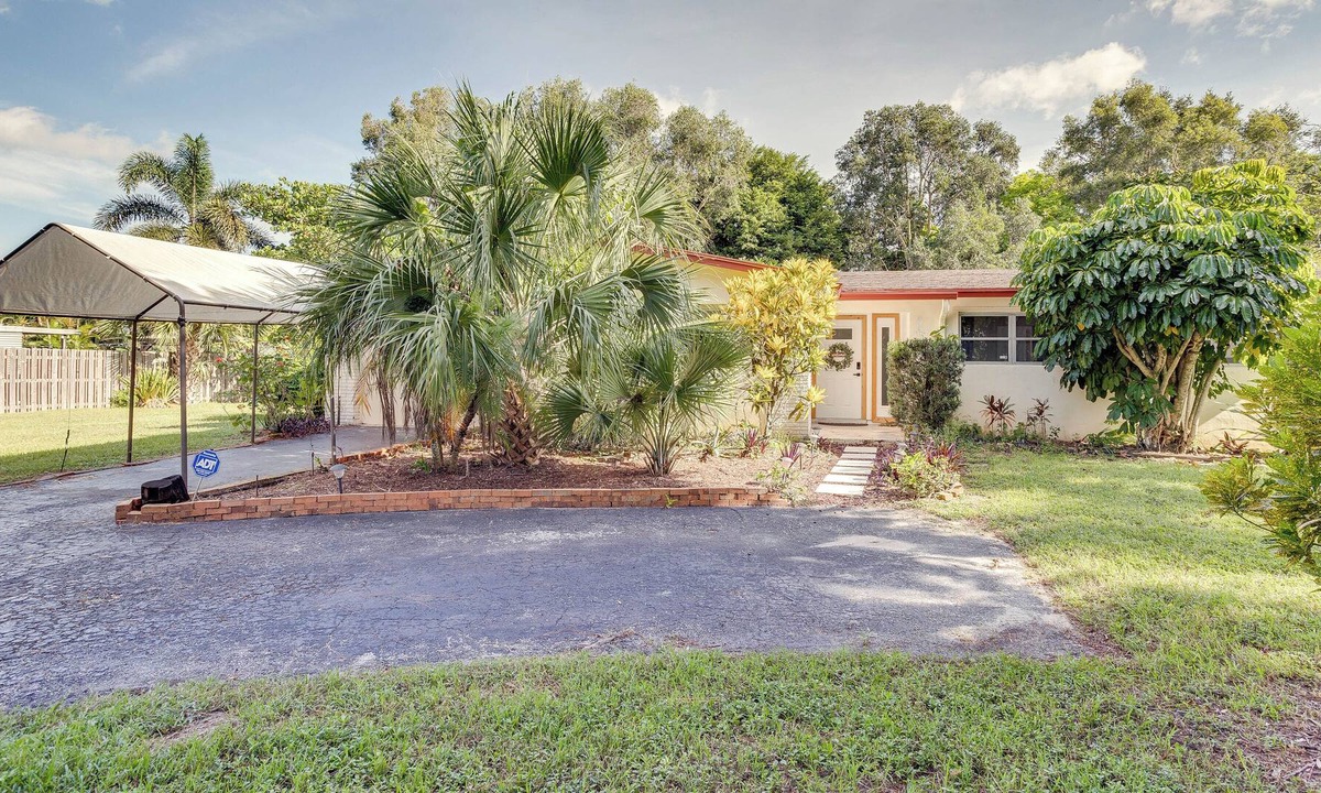 Greenacres House | Charming West Palm Beach Home w/ Private Yard!