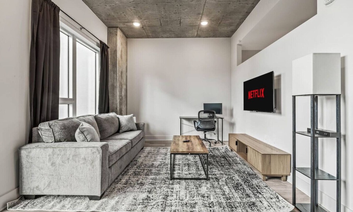 Channel District Apartment | Chic Channelside Getaway in DT | Close to DT!