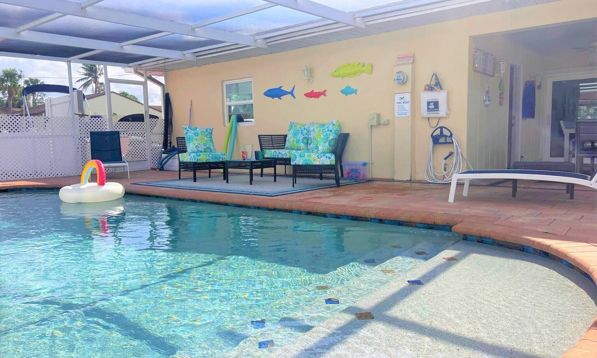 Naples Park House | Close to Beach heated salt Pool Retreat