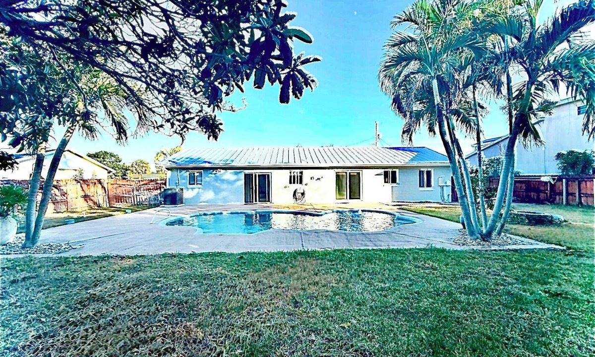 Tropic House | Coastal 3BR Home W/Pool
