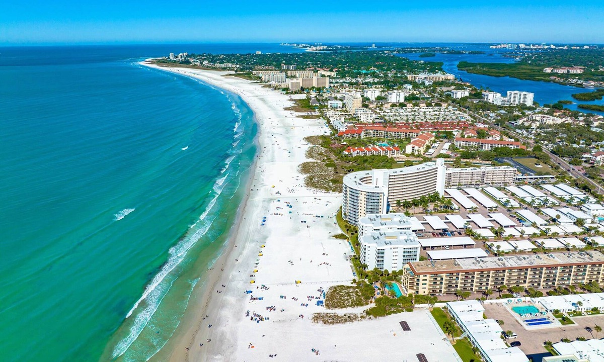 Siesta Key Condo | Coastal Breeze Siesta Entire 4-unit Complex With Dock