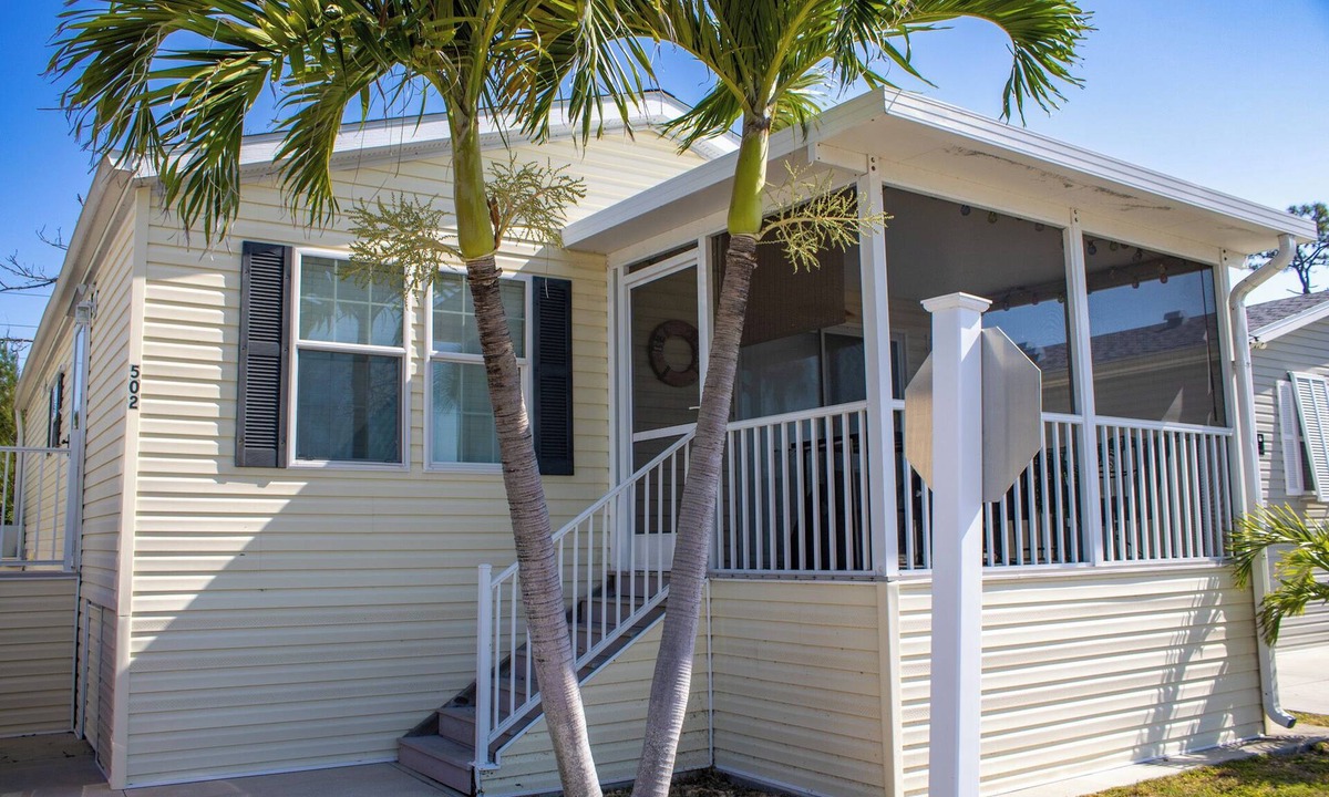 Fort Myers Beach House | Coastal Escape - 2 Bed, 2 Bath Close to the Beach