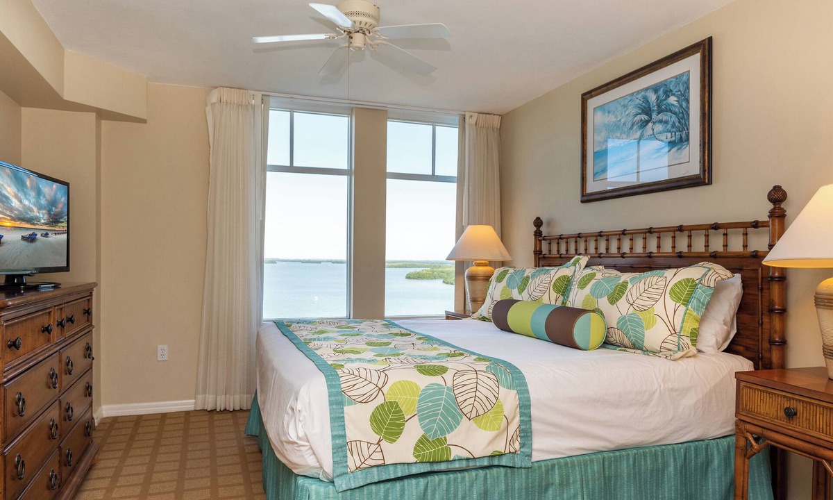 Fort Myers Beach Hotel | Coastal Escape with Pool and Parking Near Estero Bay Kayak & Paddle Tours