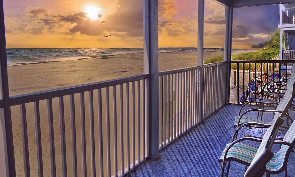 Holmes Beach Condo | Coastal Luxury on the Gulf | Pool, Tennis & Trolley Beachfront Bliss on Anna Maria Island | Sleeps 6