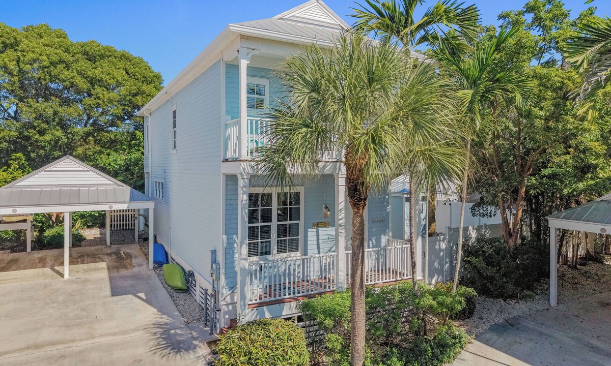 Islamorada House | Coastal Paradise in Anglers Reef-Gated Yard, Beaches, Ocean Toys included,