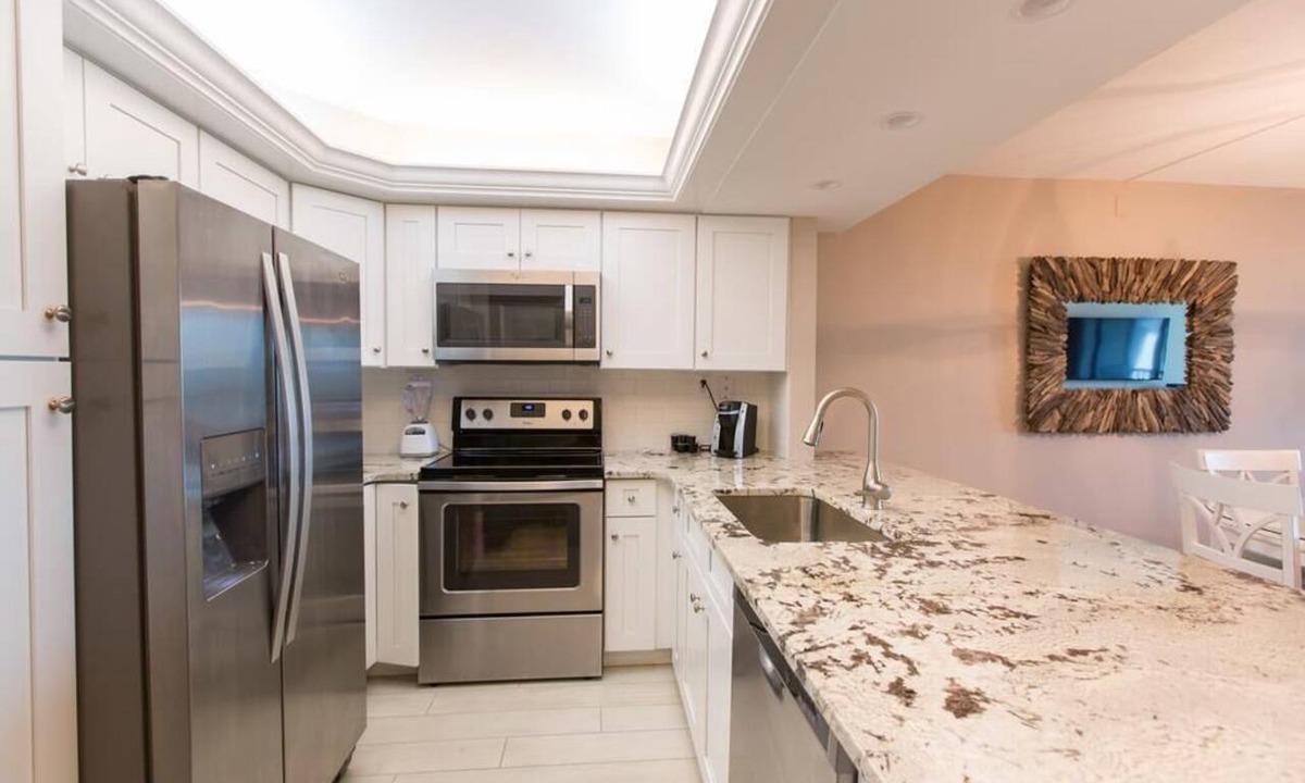 Sanibel Hotel | Coastal Vacation | Garden Views, Dolphin Tours, Biking Trails | 2 Units