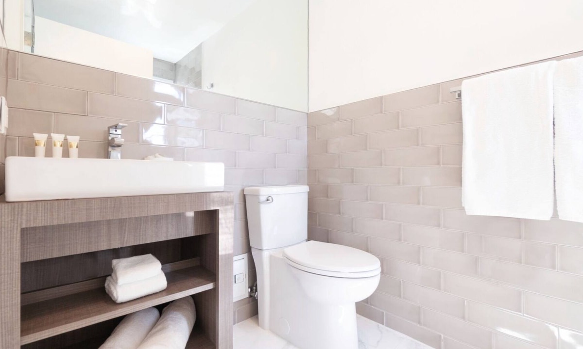 South Beach House | Collins Ave Two Queen Suite near Beach & Nightlife