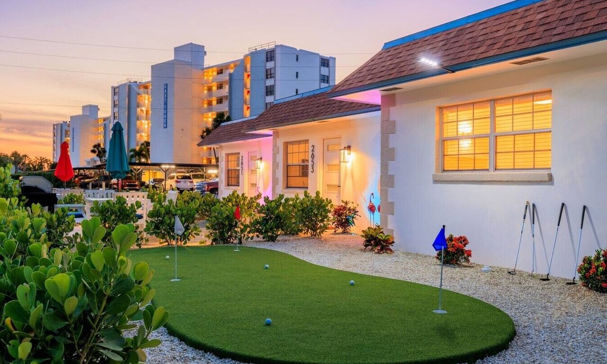 Dunedin Condo | Colorful Coastal Retreat Near Honeymoon Island Beaches