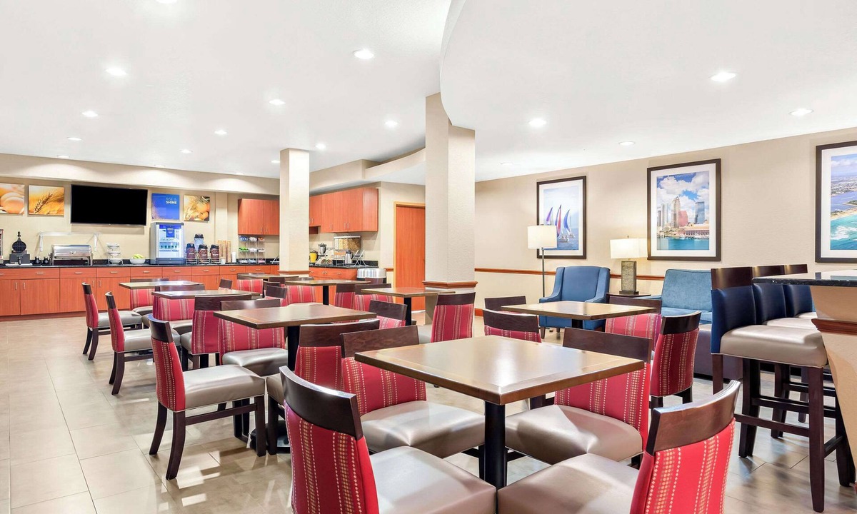 Bearss Plaza Hotel | Comfort Suites Tampa Airport North