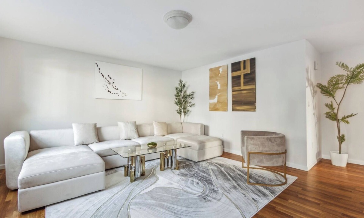 White Plains House | Comfortable 3BR Complimentary Parking Minutes from NYC Ideal for Groups