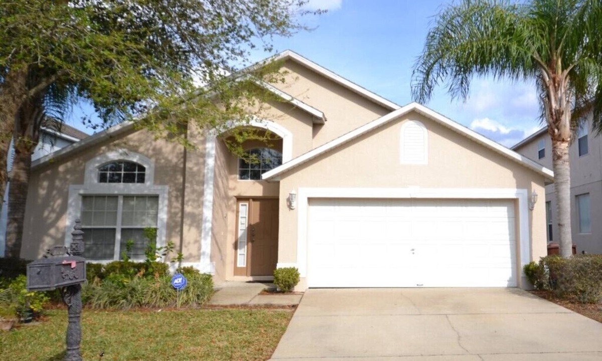 Haines City House | Comfortable 4 bed, 3 bath with private pool in gated golf community