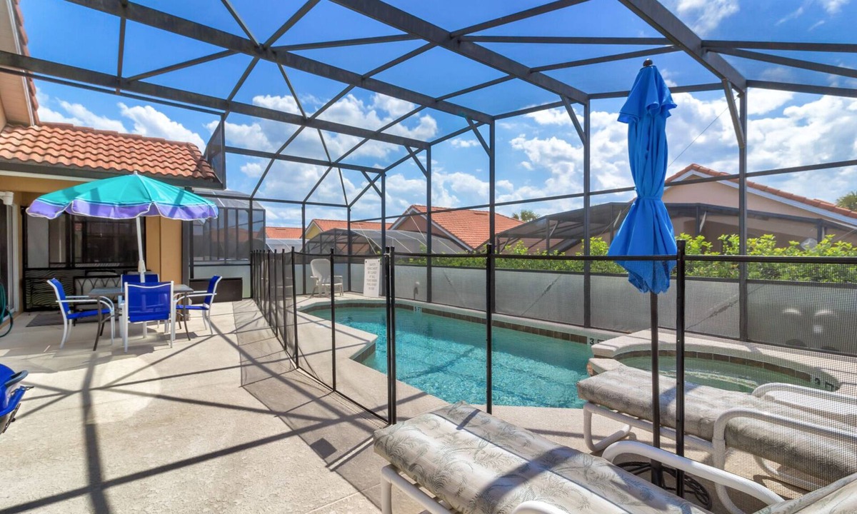 Loughman Villa | CONTEMPORARY 5 BEDROOM POOL/SPA HOME. GREAT PLACE TO SPEND PRIVATE FAMILY TIME
