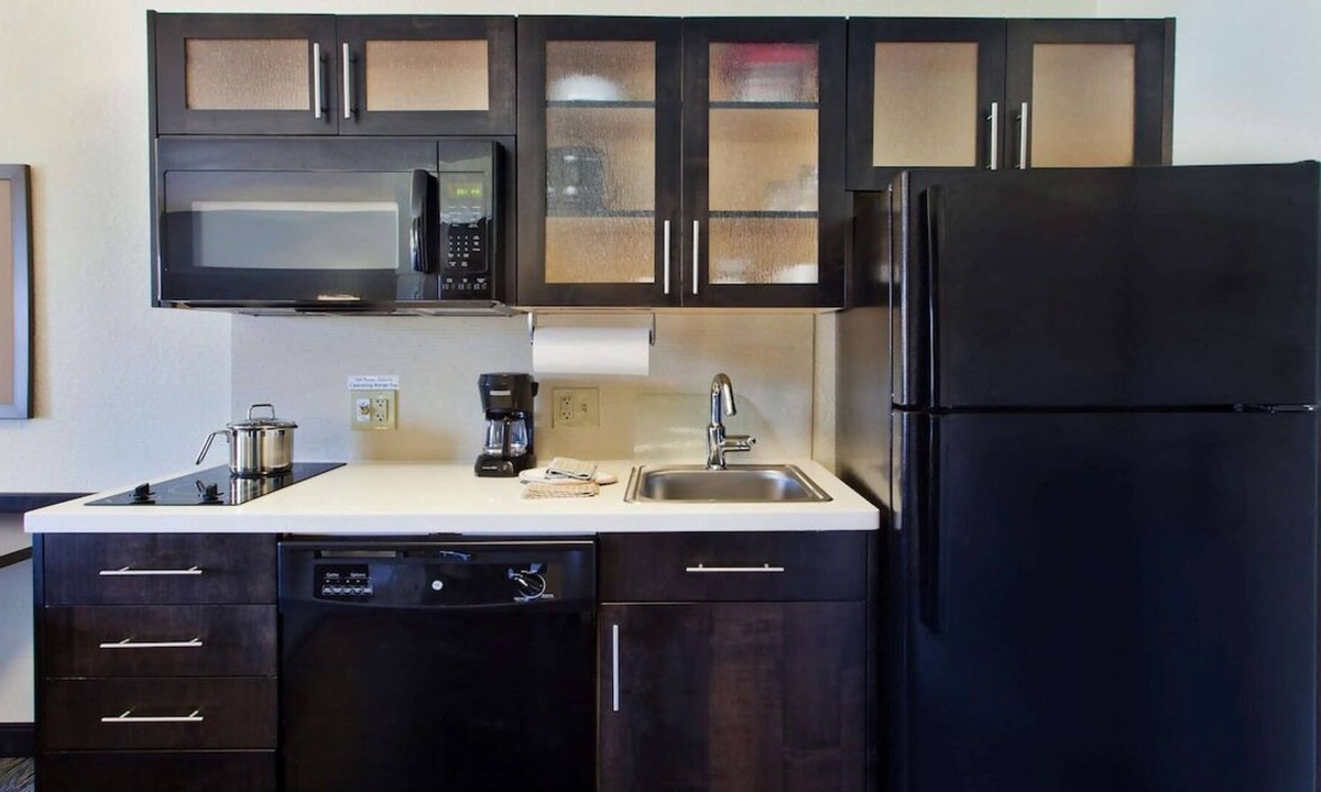 Horsham House | Convenient Stay in Horsham! 2 Comfortable Units, Pets Allowed, Parking