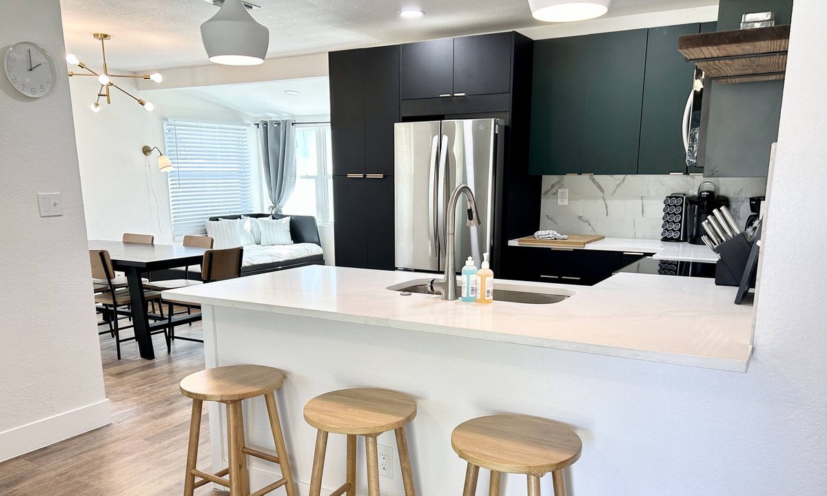St. Petersburg House | Cool just remodeled coastal cottage close 2 BEACH & DT ST PETE - Weekly Discount
