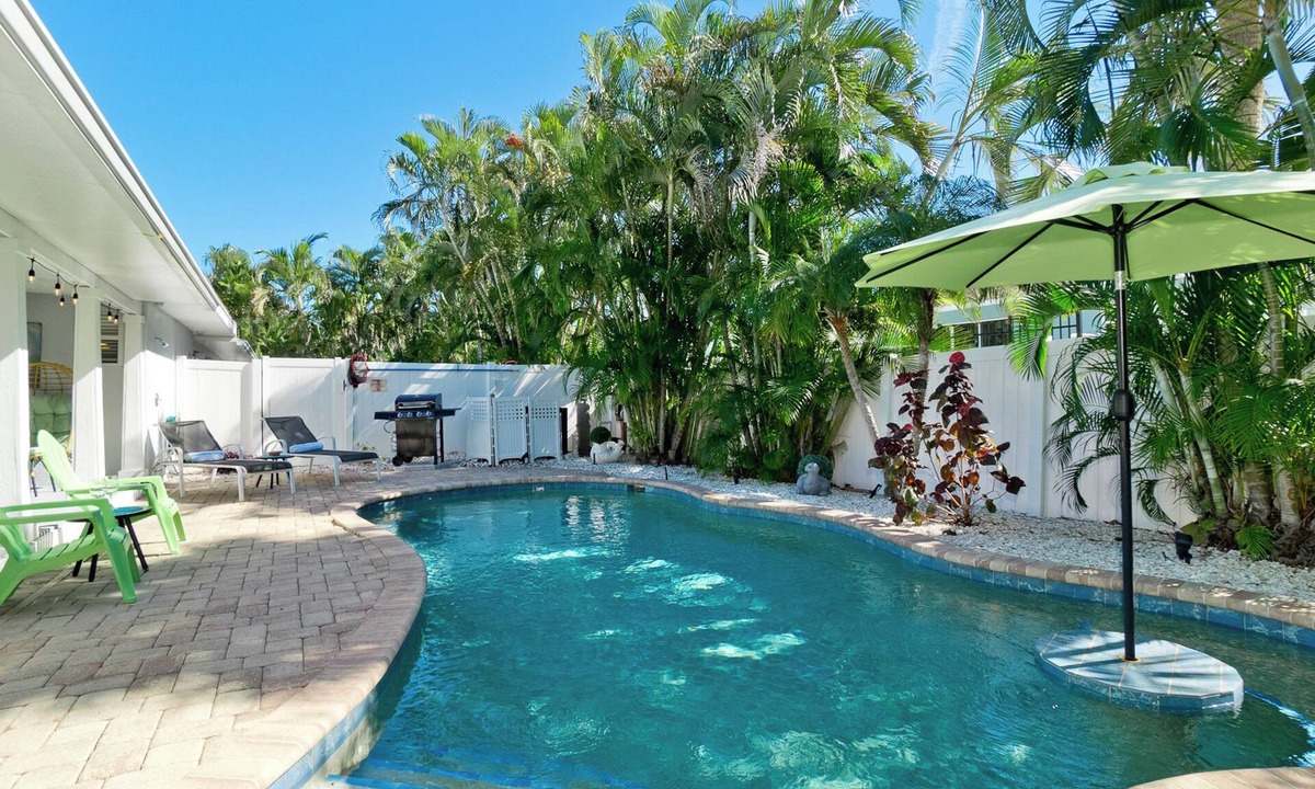 Holmes Beach House | Coral Breeze B – Private Pool, Pets & Beach Days Just Steps Away
