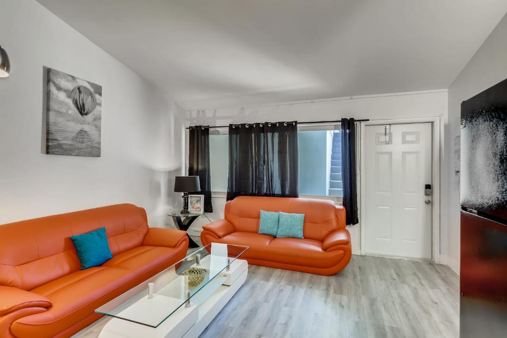 Singer Island Apartment | Coral Sands 1br/1ba Close 2 Beach!