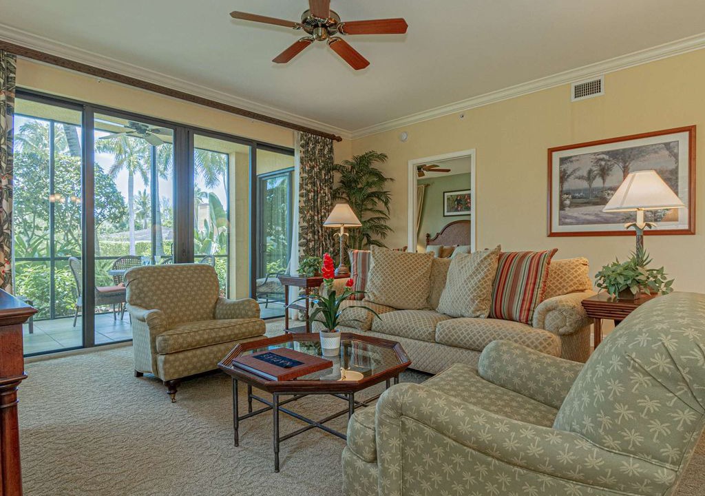 Royal Harbor Apartment | Cottages-Naples Bay-Enjoy full resort amenities-Upscale 1st flr., end unit, w/private screened lanai