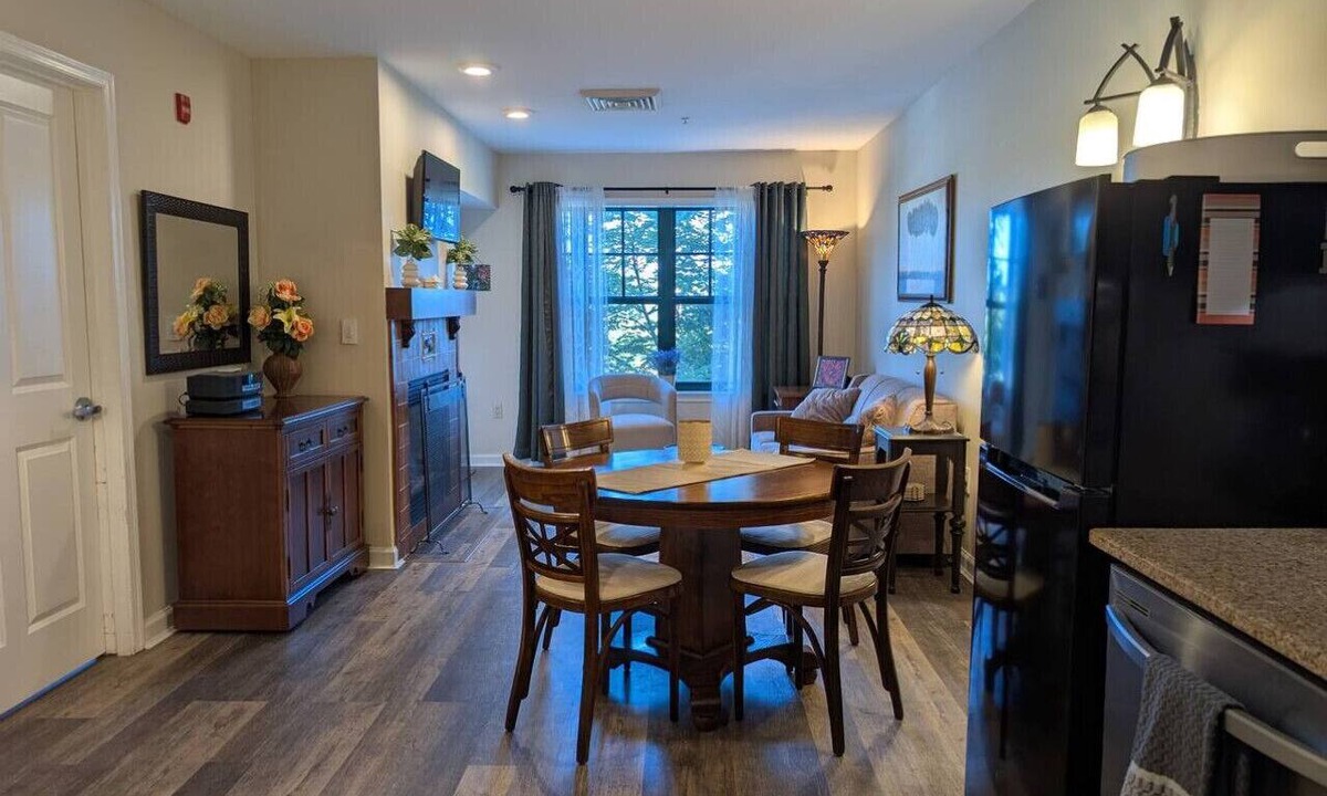 Vernon Apartment | Country Charm 1 Bd Balcony Views